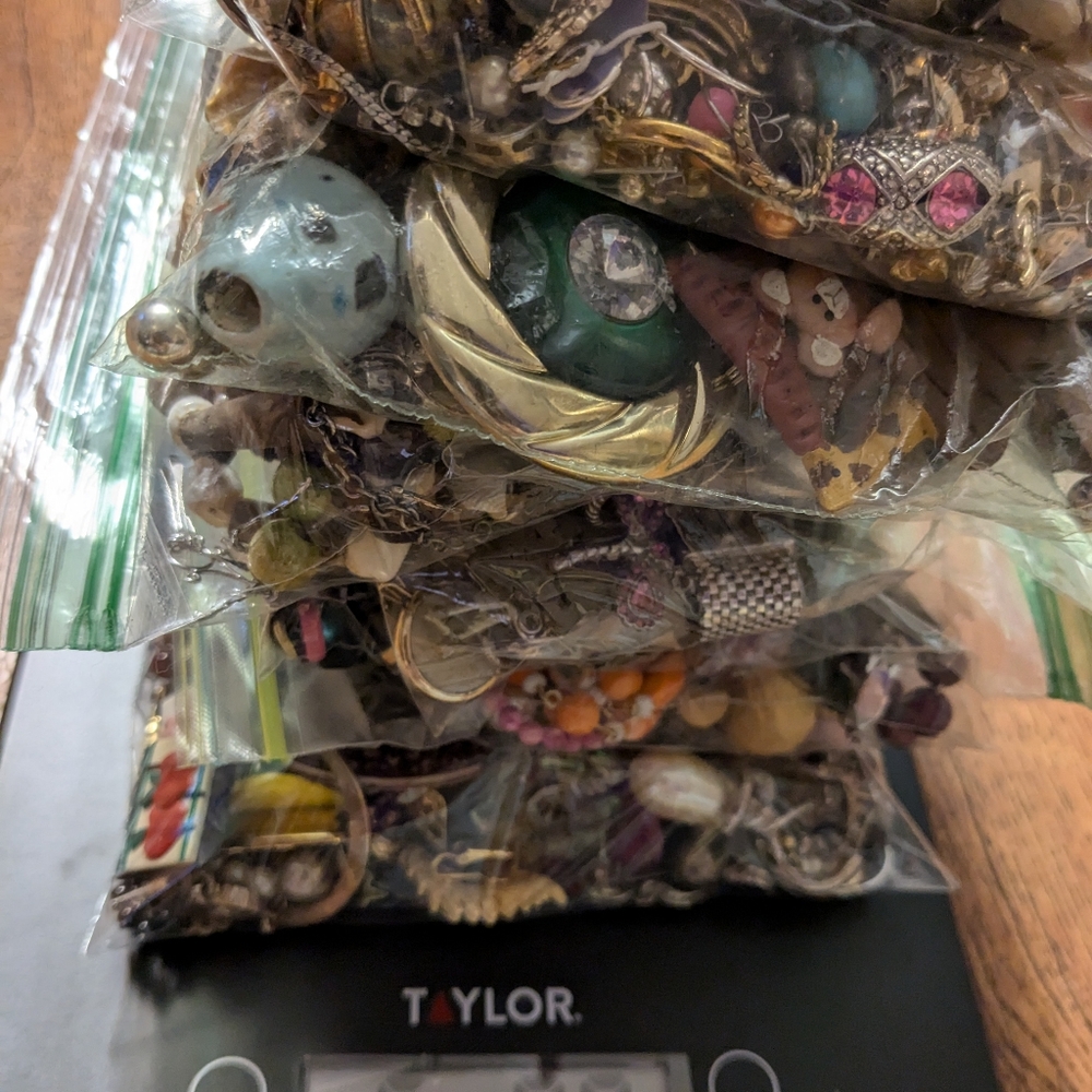 5 (1 LBs) Mystery bags. Of  jewelry